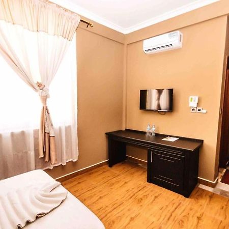Panone Hotel Boma Boma la Ngombe Bagian luar foto