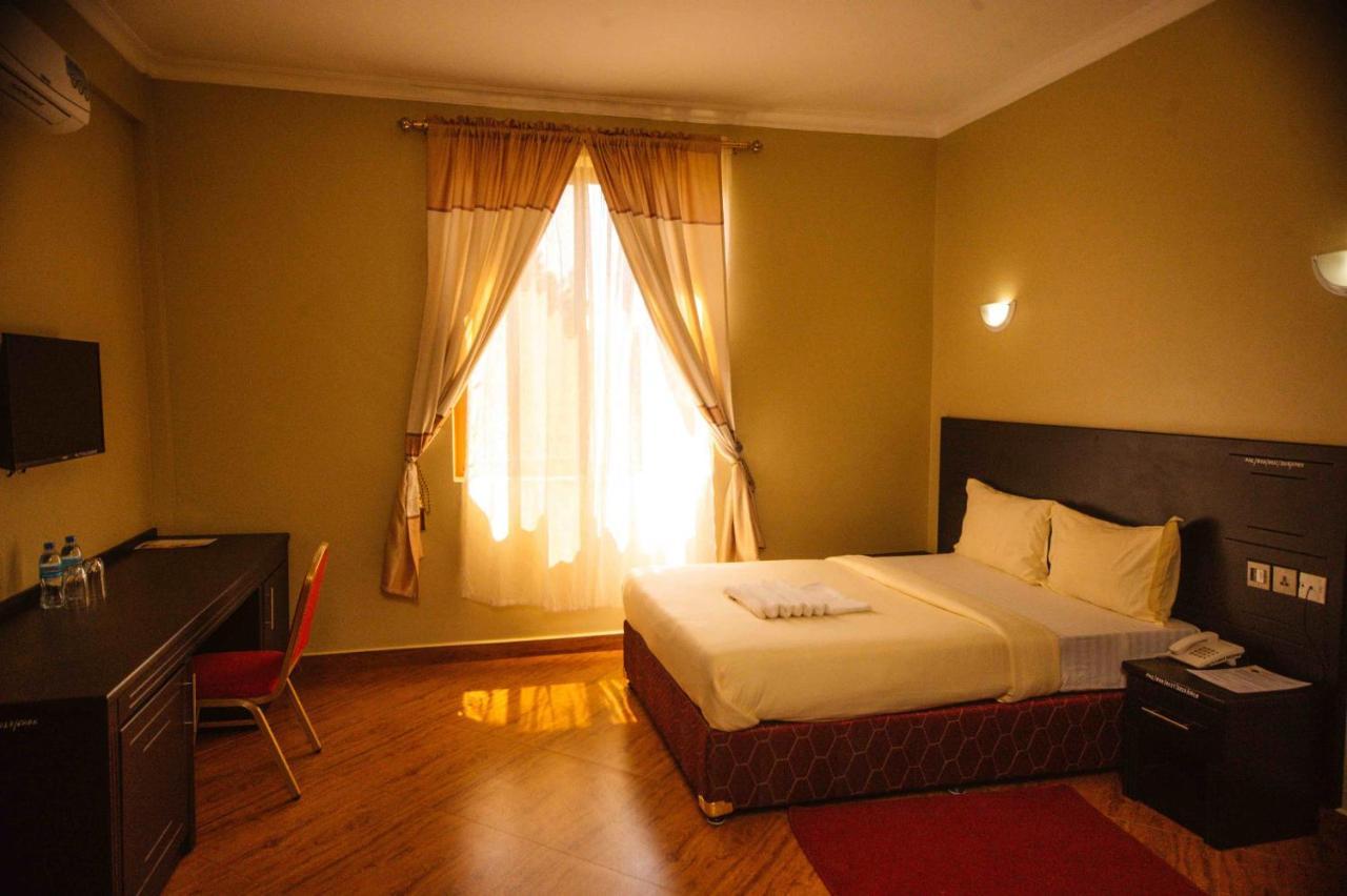 Panone Hotel Boma Boma la Ngombe Bagian luar foto